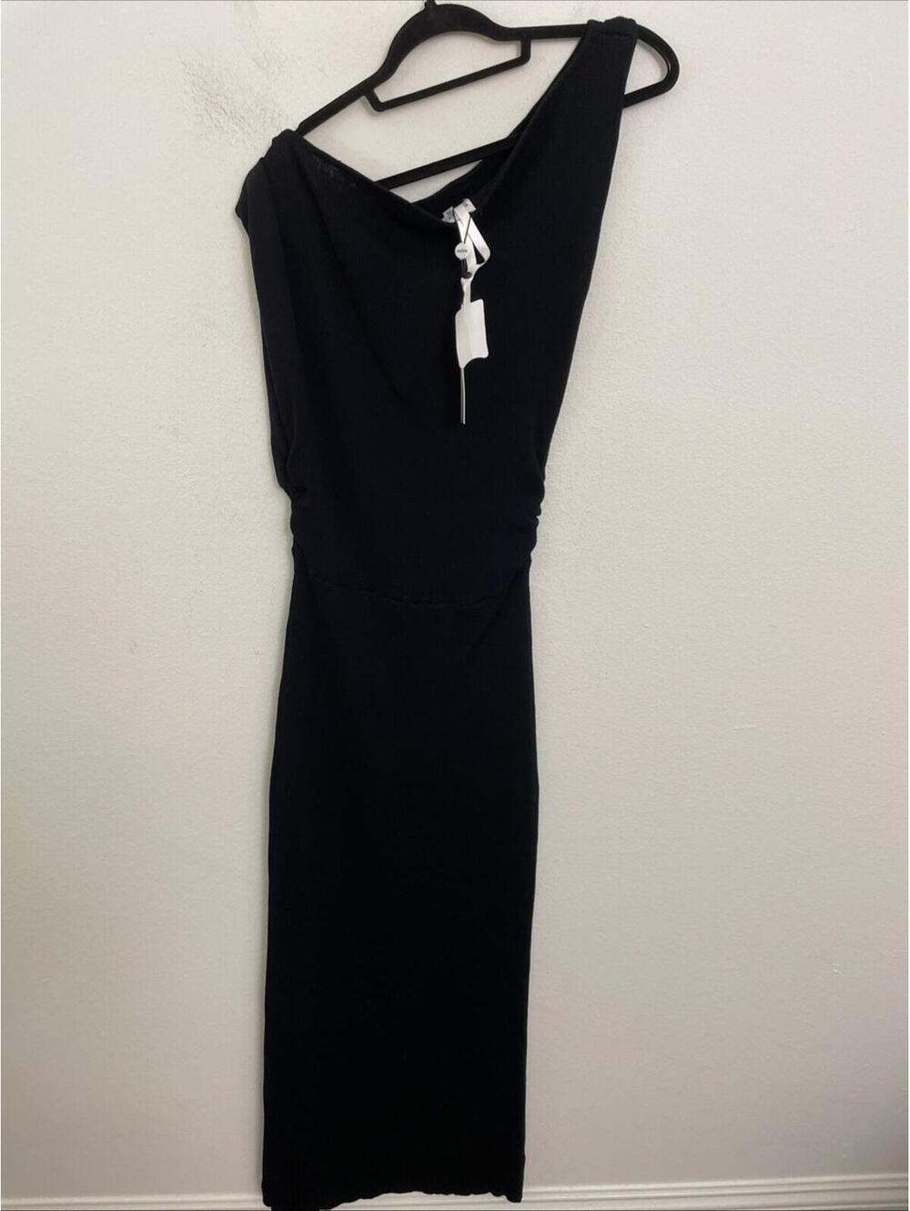 SNDYS Leena Maxi Dress Black off shoulder design Size M NWT - Picture 4 of 7